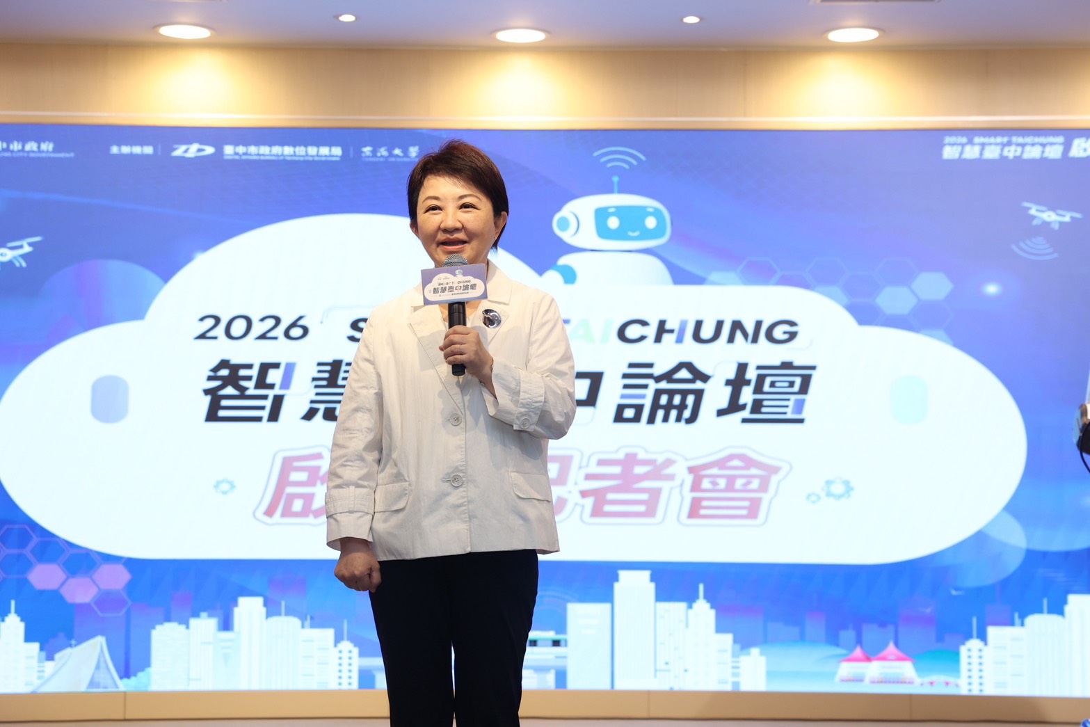 盧市長指出,中部是發展AI機器人與無人載具產業最具條件的區域,而台中更是其中的核心城市,可快速串聯既有優勢,加速推動AI機器人與無人機載具產業落地發展。