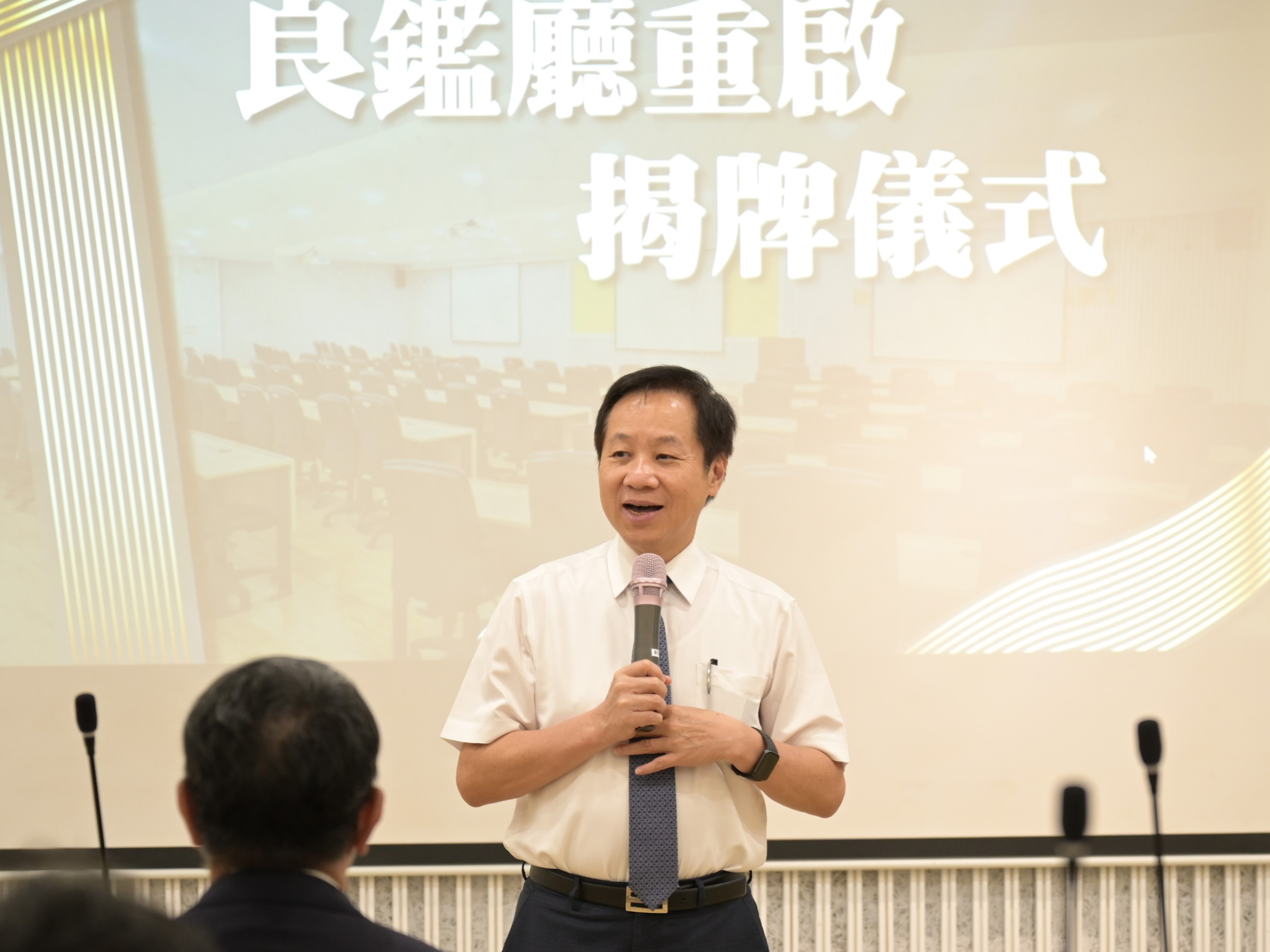 校長張國恩表示，查良鑑博士擔任東海大學董事長長達二十年以上，他為人謙和，學術造詣深厚，更是推動台灣法學教育的重要奠基者