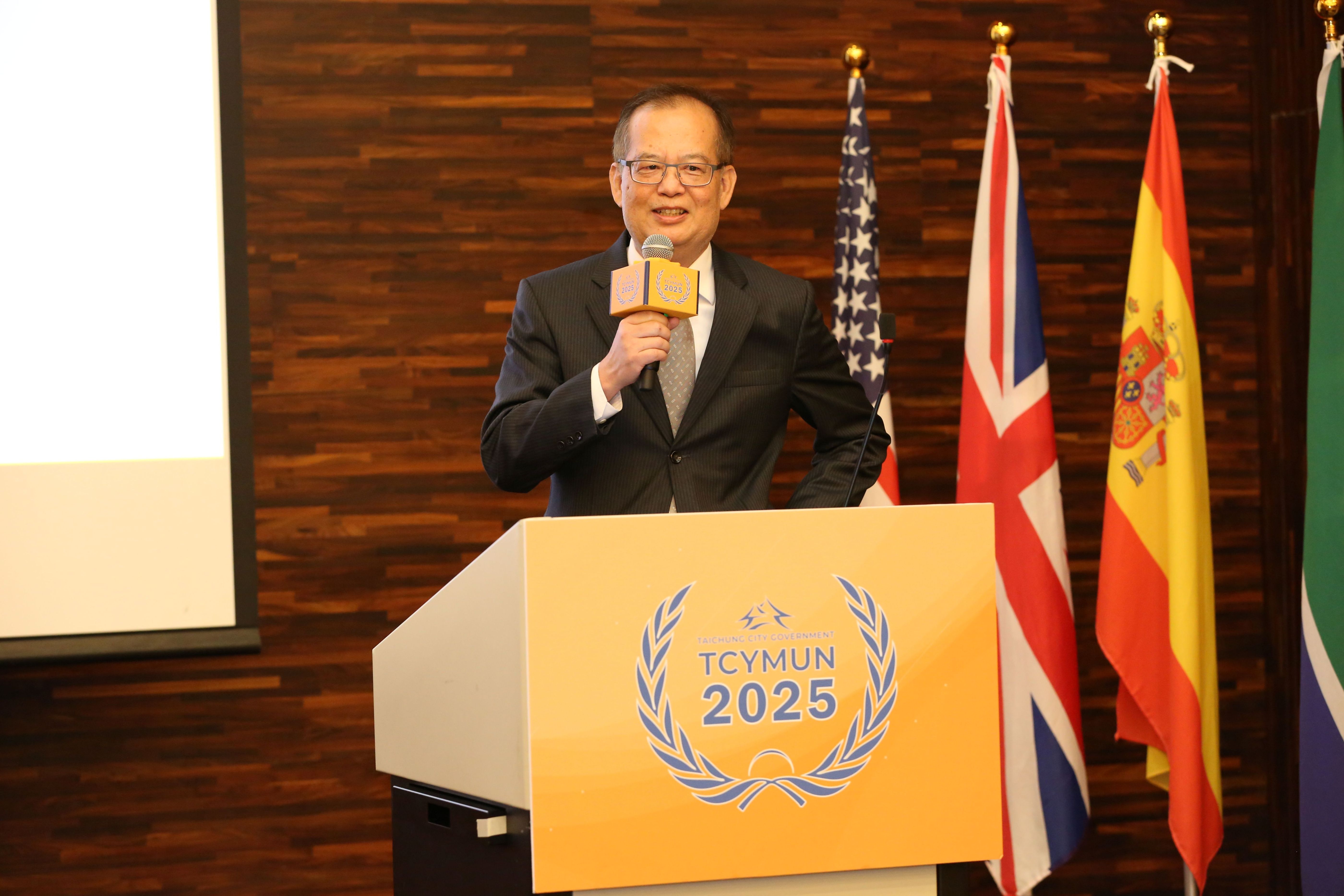 圖說五，資深外交官章文樑大使從多年外交實務經驗出發，分享多邊體系與談判現場的真實經驗。