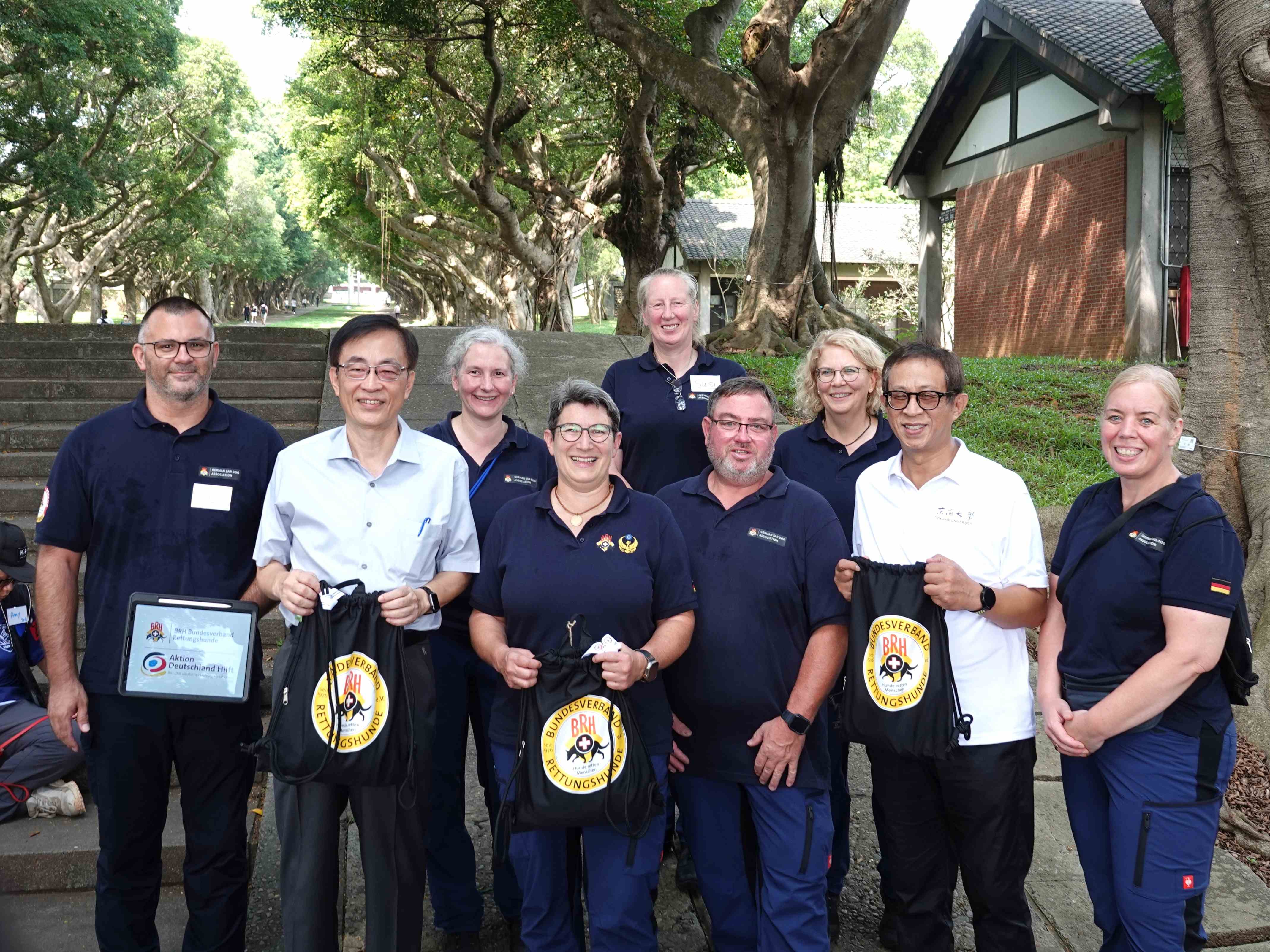 BRH副主席Mrs. Ulrike Gehner(前排左3)親率11位國際教官來臺指導。