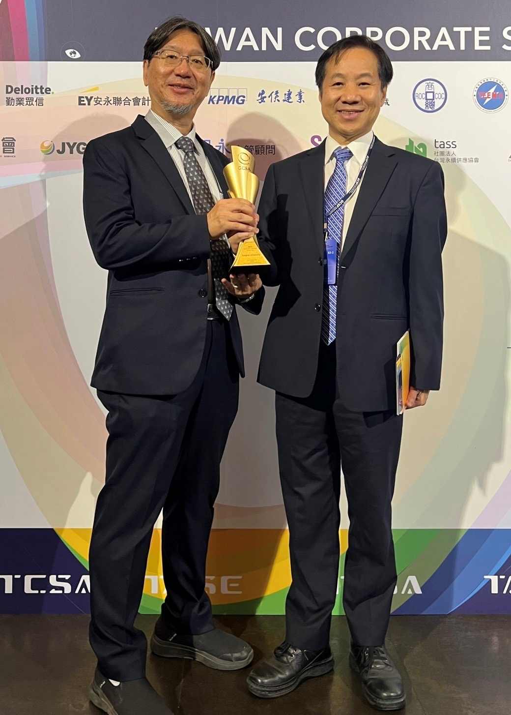 (左)張嘉修(右)張國恩