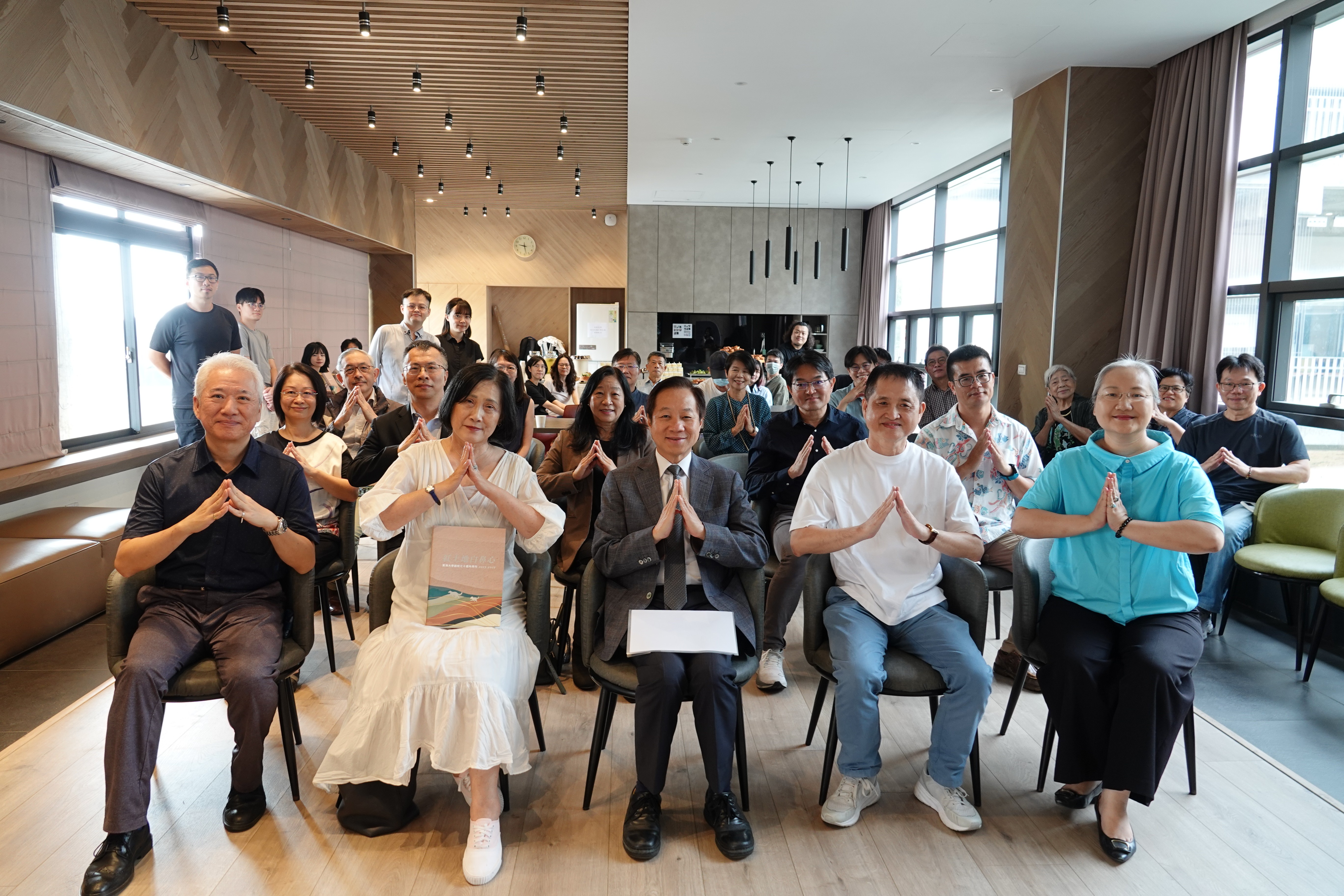 為慶祝東海大學創校七十週年，東海校史編輯委員會以「紅土地」與「白鼻心」為核心，策畫出版《東海大學創校七十週年特刊》