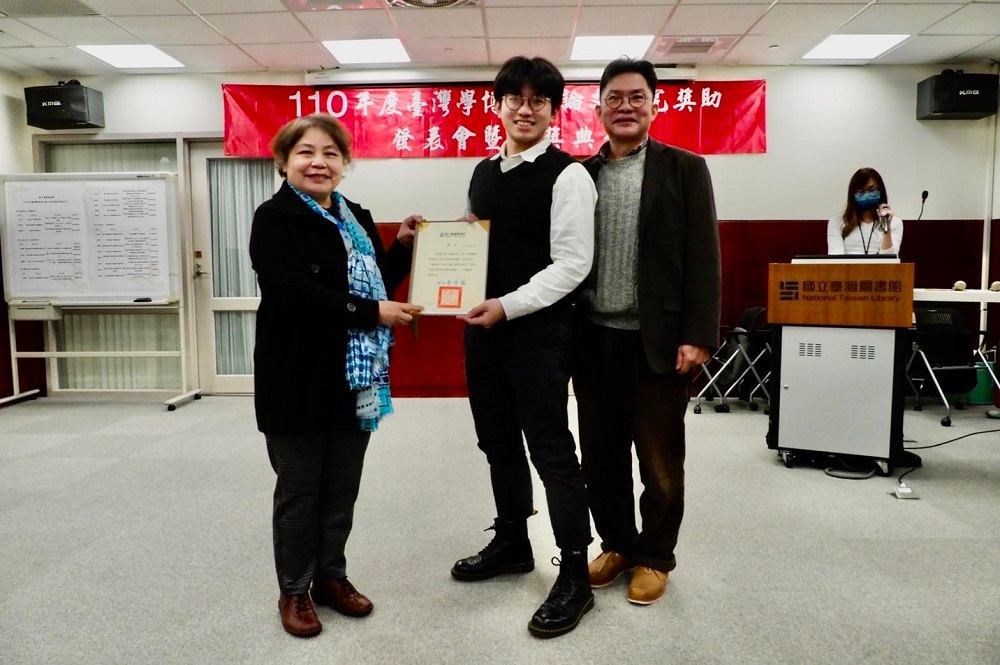 Architecture Department Master’s degree student Shu-Yi Chao attends the award ceremony
